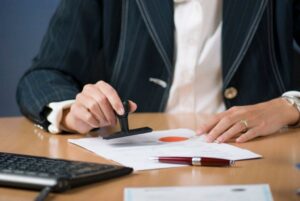 công chứng hợp đồng thuê đất