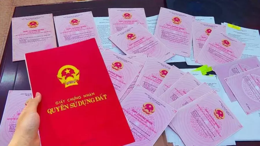 di ch&uacute;c giấy chứng nhận quyền sử dụng đất - H&igrave;nh 3