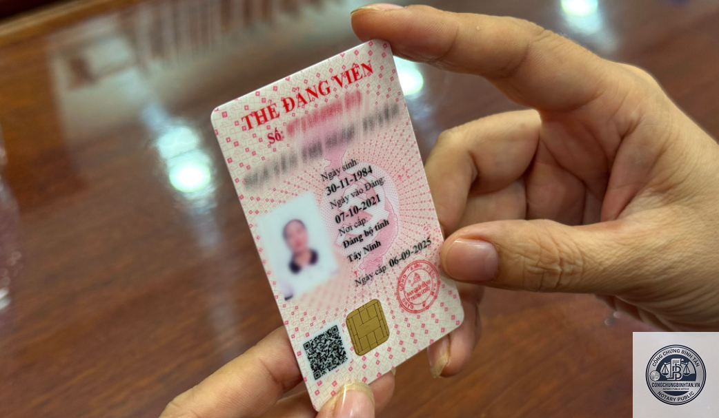 thẻ đảng viên - Hình 1