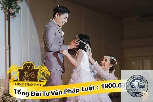 di ch&uacute;c giữa cha dượng v&agrave; con ri&ecirc;ng - Image 3