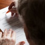 di ch&uacute;c hạn chế quyền sử dụng t&agrave;i sản
